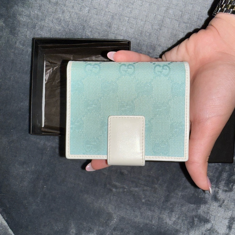 Gucci Cream and Blue Compact Wallet - Picture 7 of 9